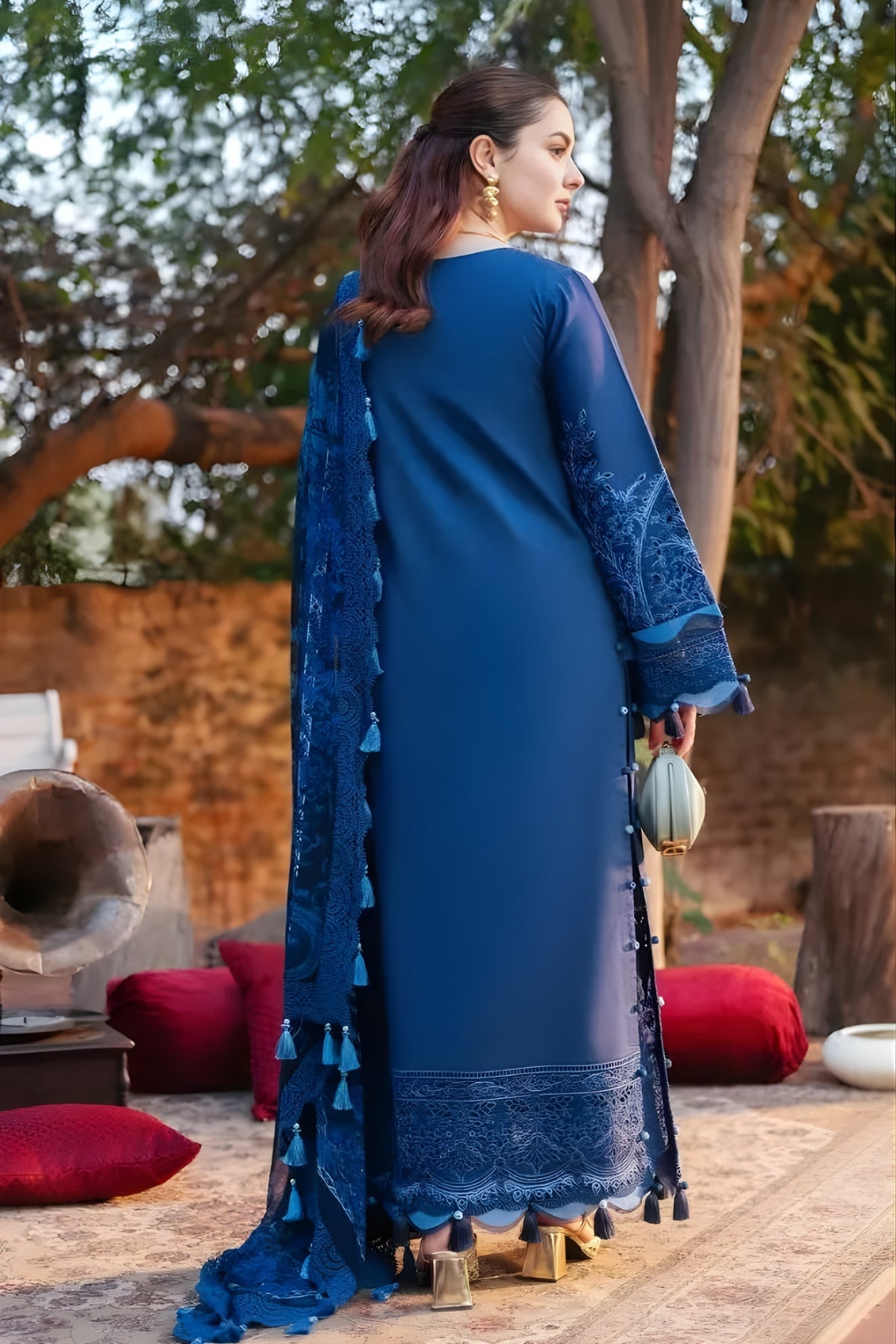 Embroidered Lawn Suit – 3 Piece MB-NRP-012