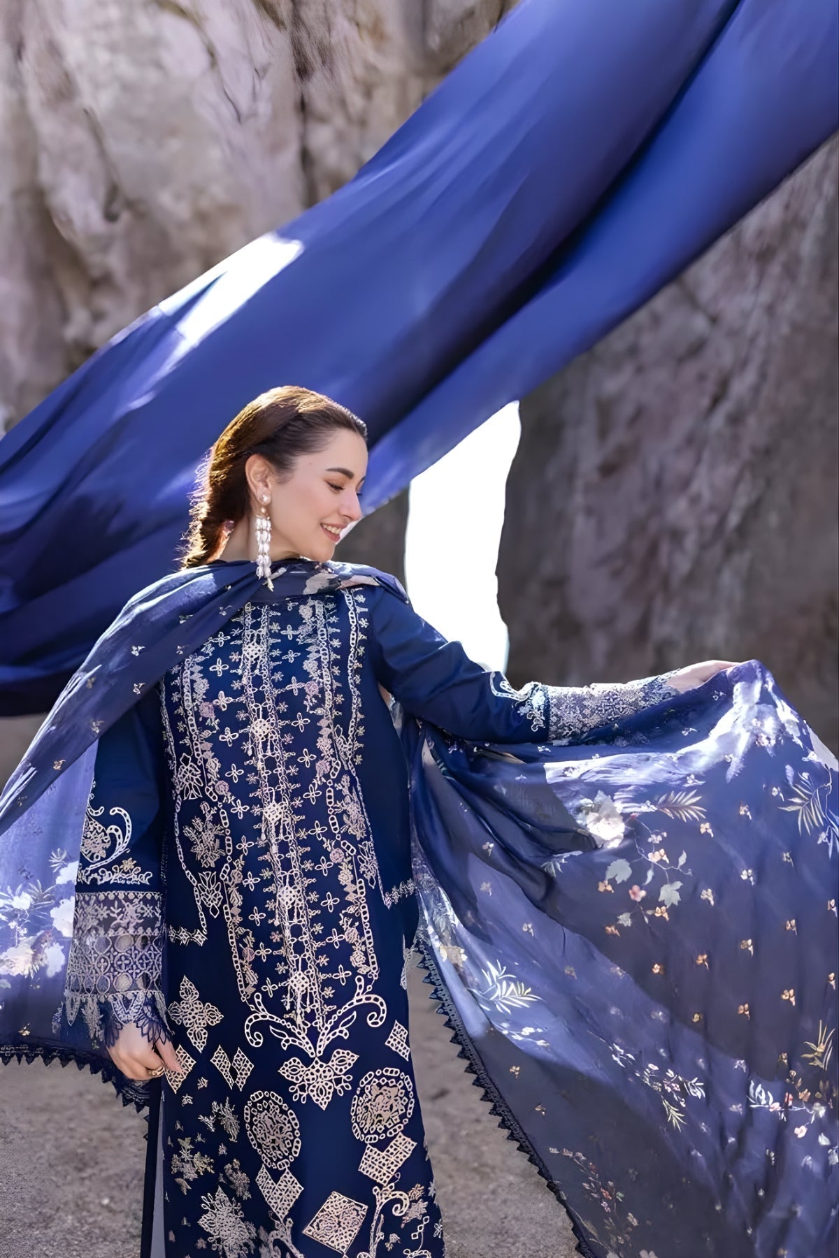 Embroidered Lawn Suit – 3 Piece MB-NRP-026