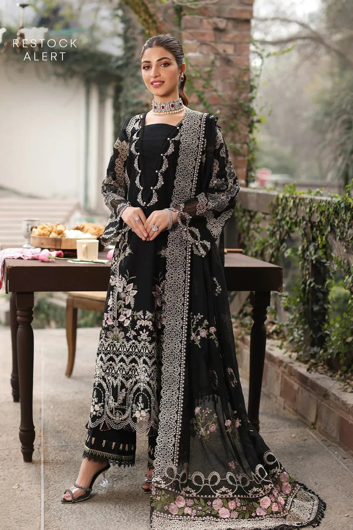 Embroidered Lawn Suit – 3 Piece MB-NRP-038