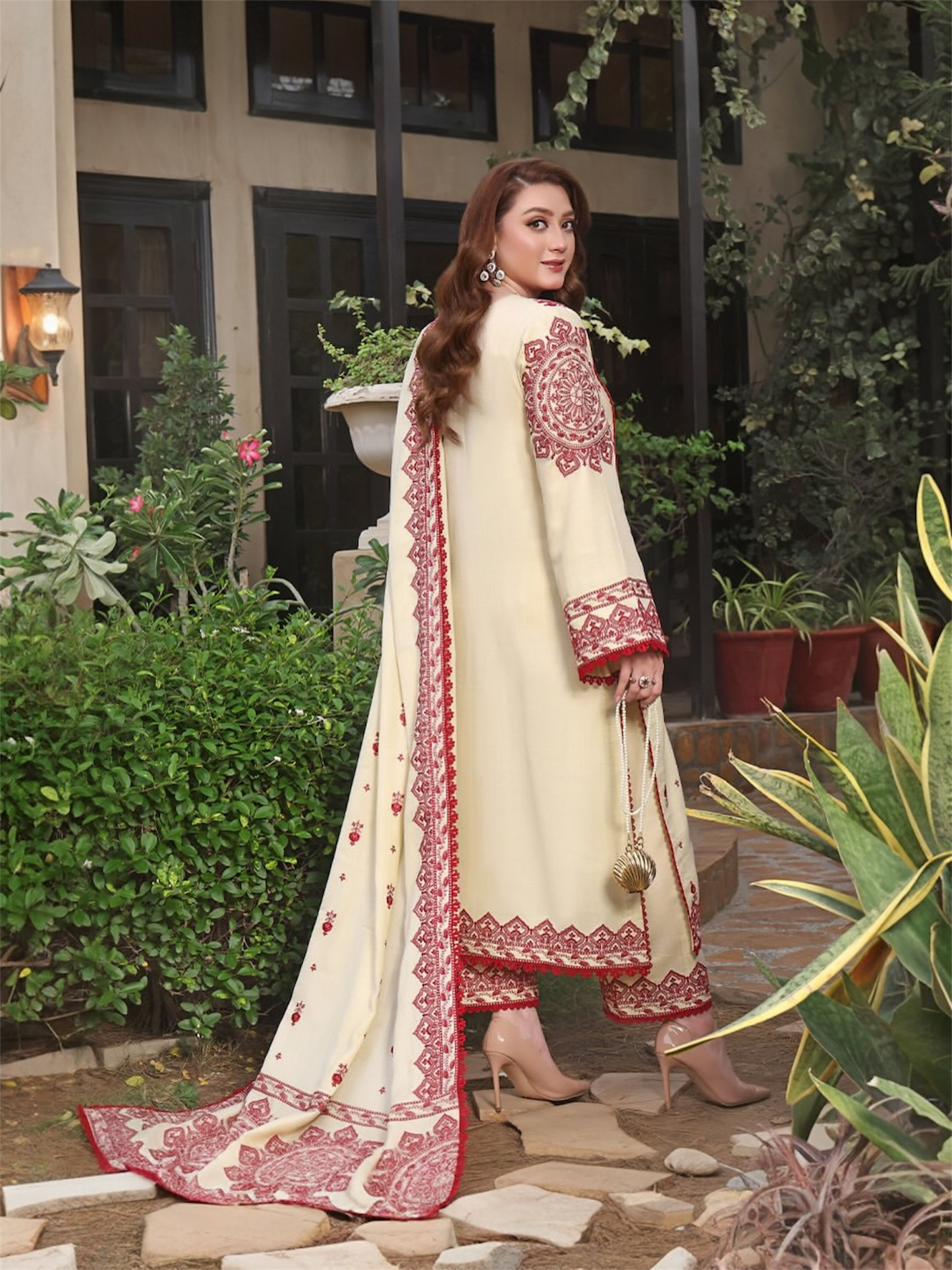 Embroidered Dhanak Suit – 3 Piece MB-NRP-083