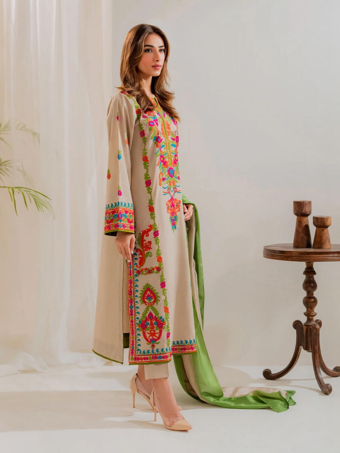 Vintage Embroidered Lawn Suit – 3 Piece (Slub Monark Ari Dupatta) MB-NRP-145