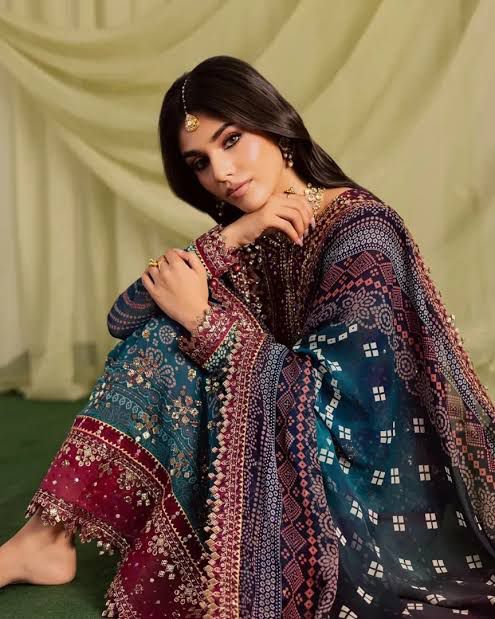 Printed Lawn Suit – 3 Piece (Chiffon Printed Dupatta) MB-NRP-162