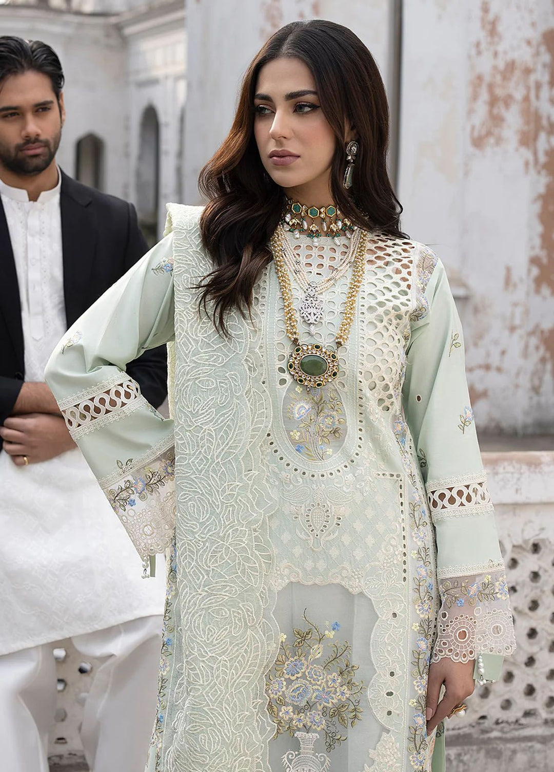 Embroidered Lawn Suit – 3 Piece MB-NRP-009