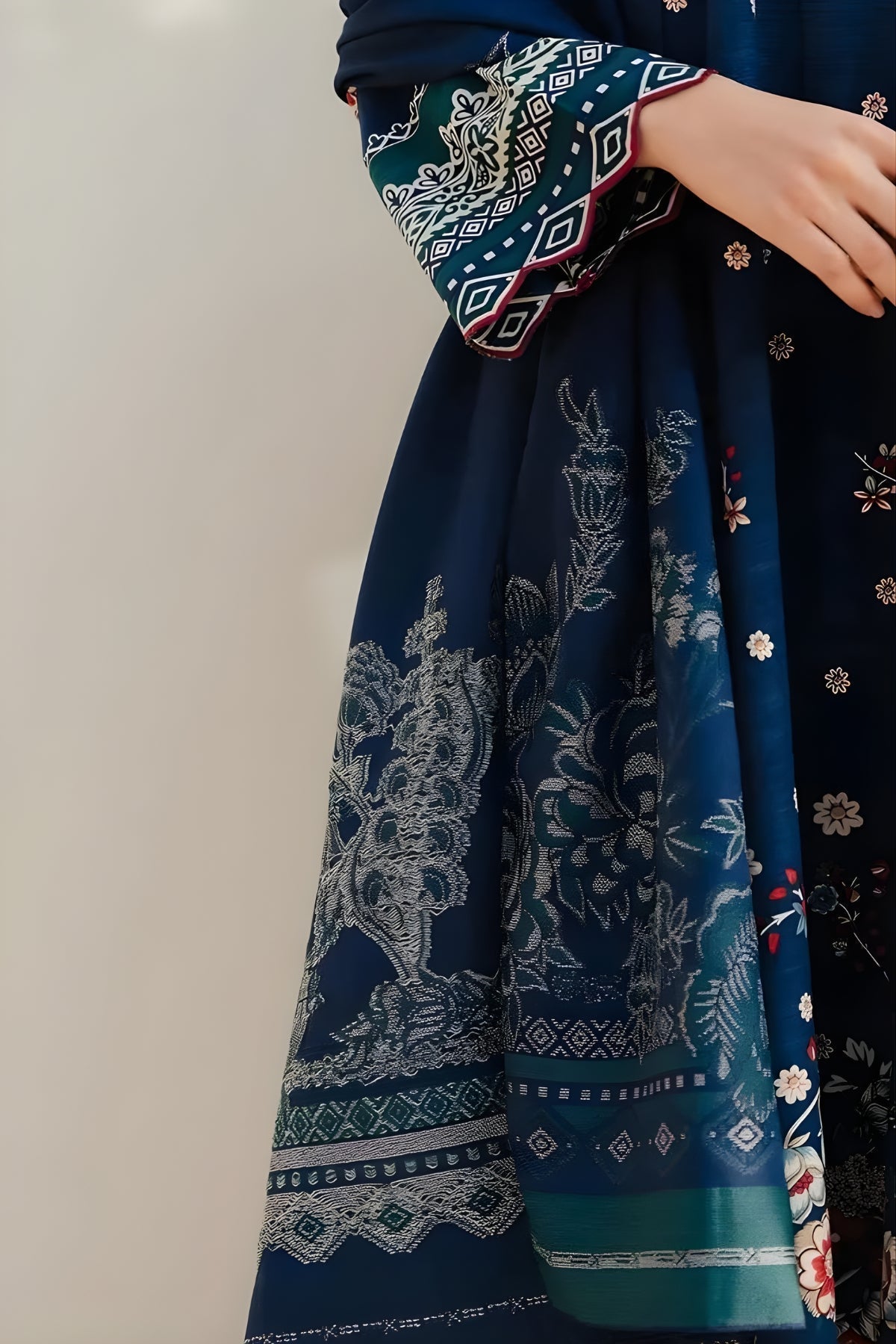 Embroidered Lawn Suit – 3 Piece MB-NRP-011