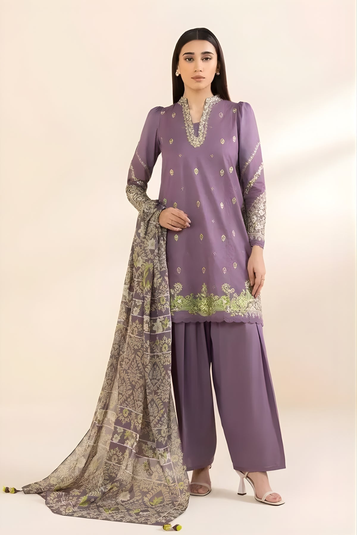 Embroidered Lawn Suit – 3 Piece MB-NRP-015