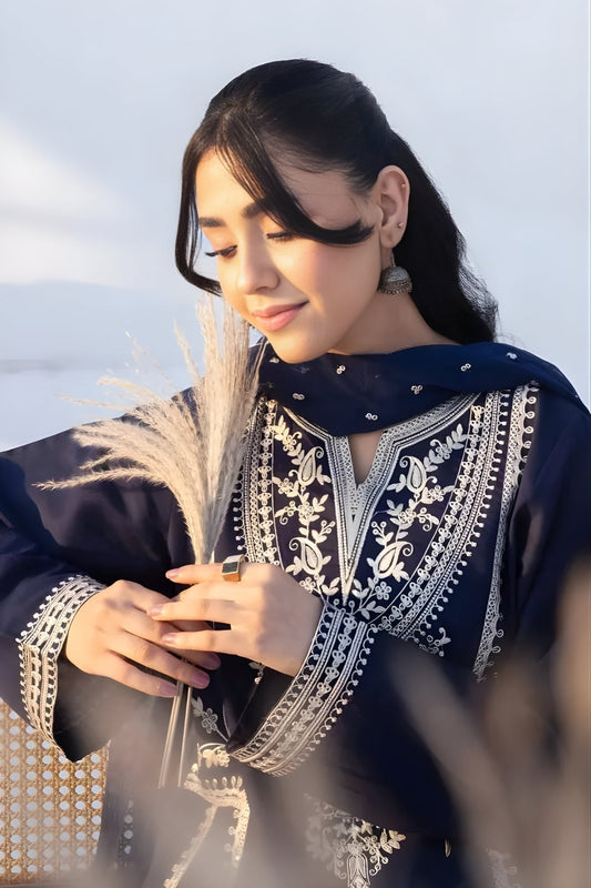 Embroidered Lawn Suit – 3 Piece MB-NRP-018