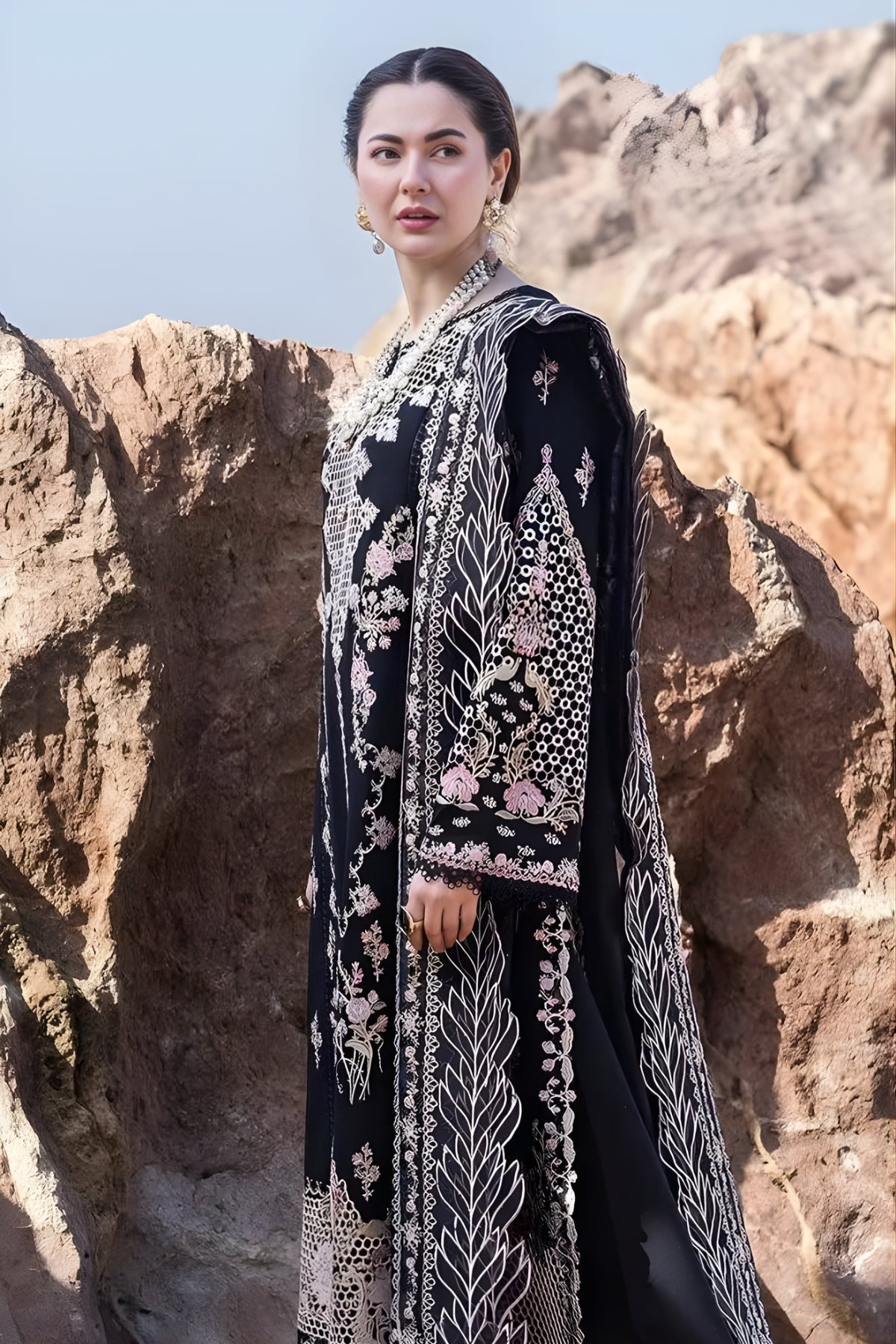 Embroidered Lawn Suit – 3 Piece MB-NRP-028