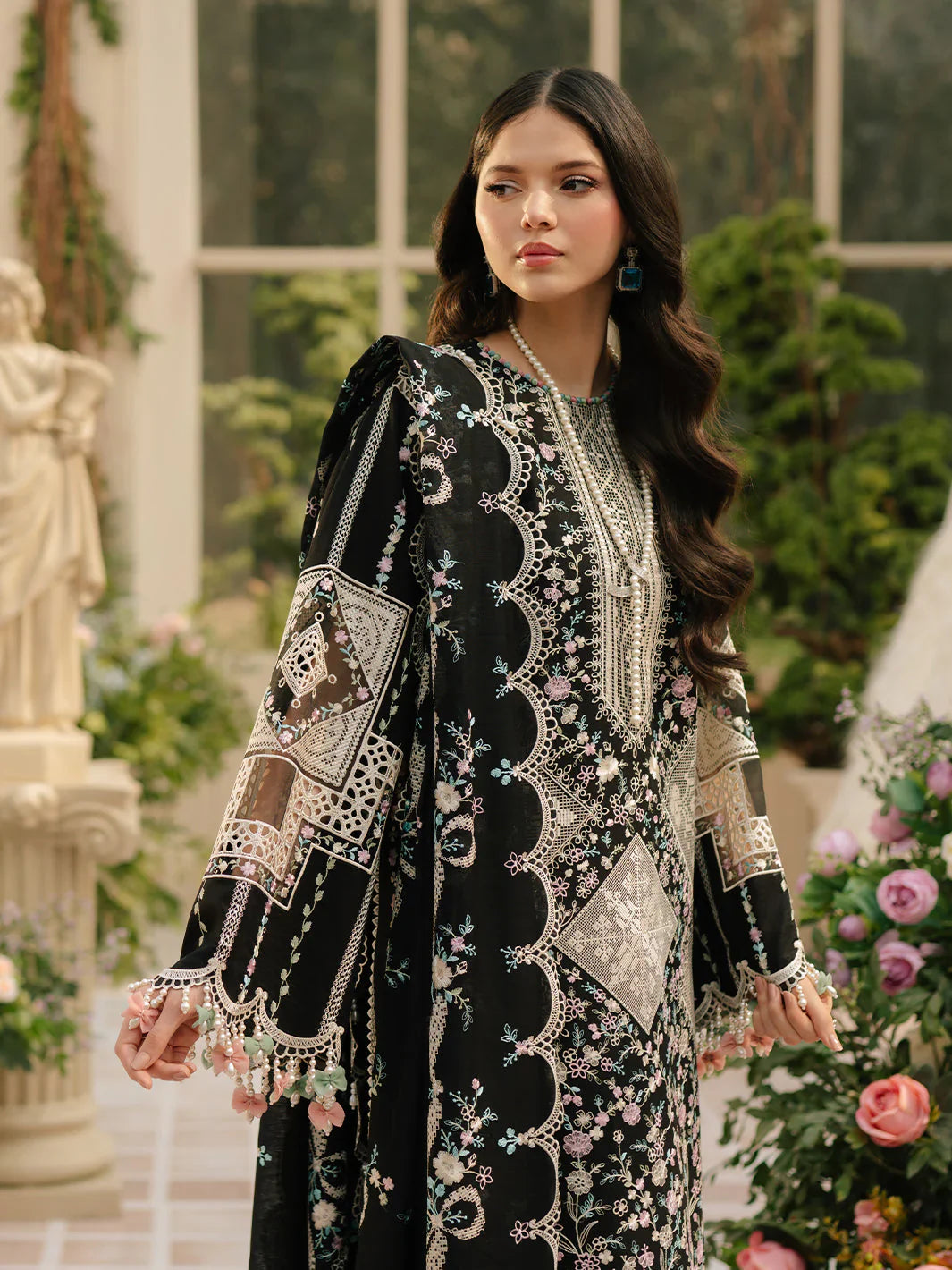 Embroidered Lawn Suit – 3 Piece MB-NRP-031