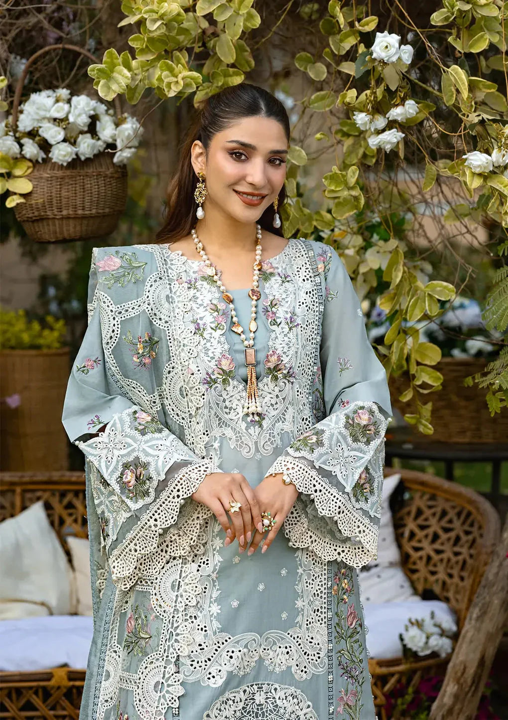 Embroidered Lawn Suit – 3 Piece MB-NRP-032