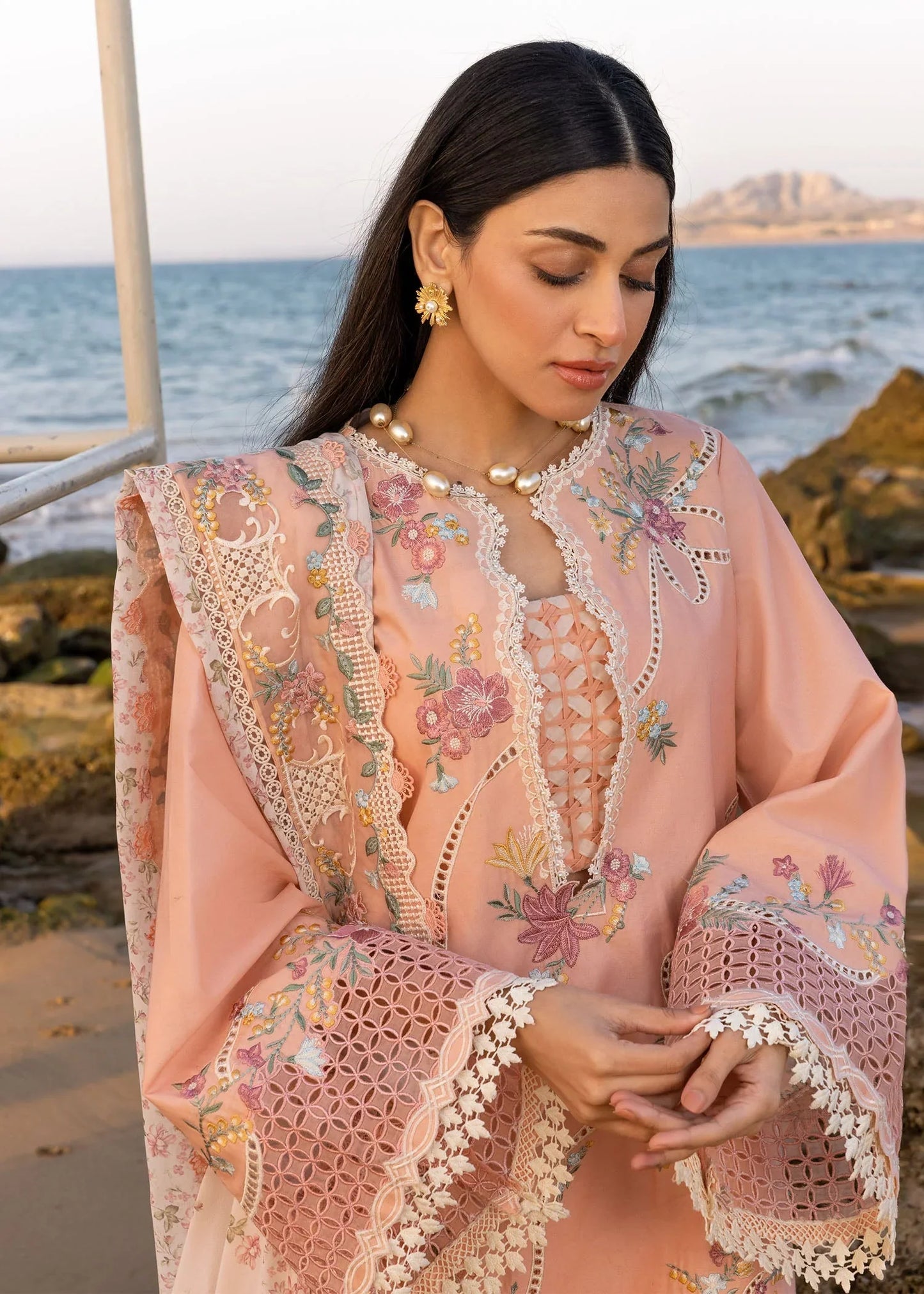 Embroidered Lawn Suit – 3 Piece MB-NRP-035