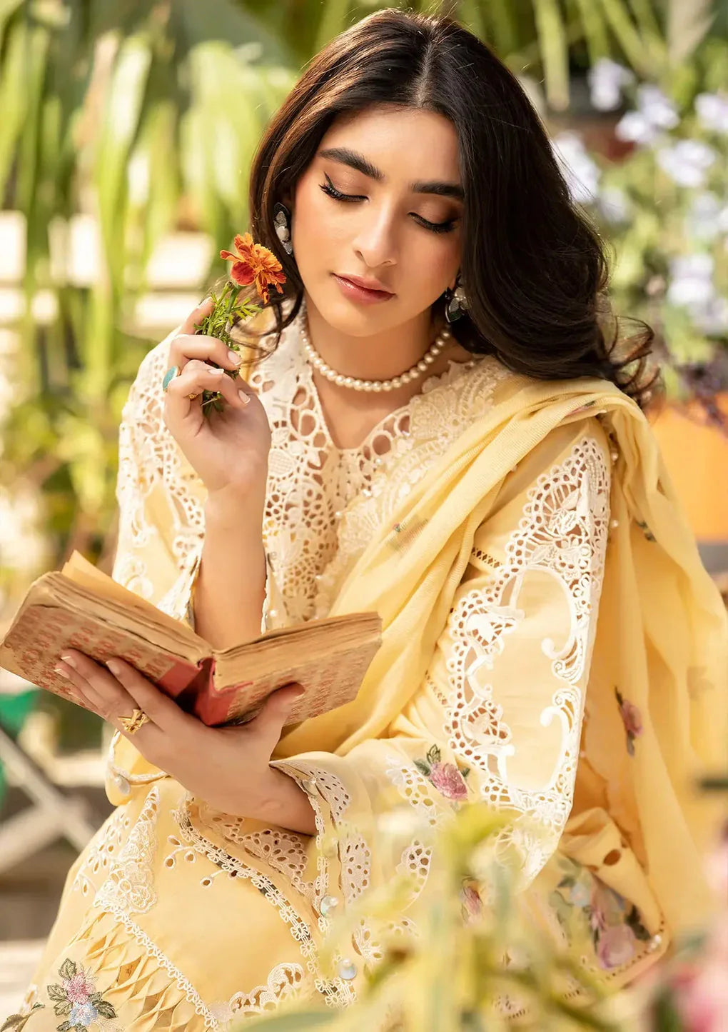 Embroidered Lawn Suit – 3 Piece MB-NRP-036