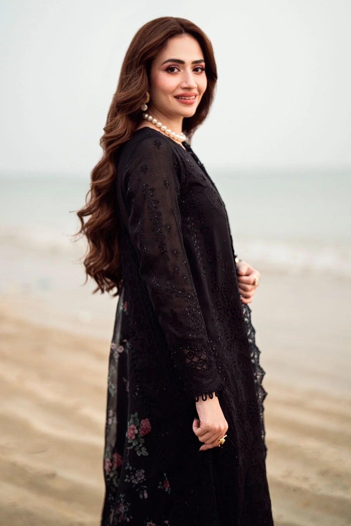 Embroidered Lawn Suit – 3 Piece MB-NRP-037
