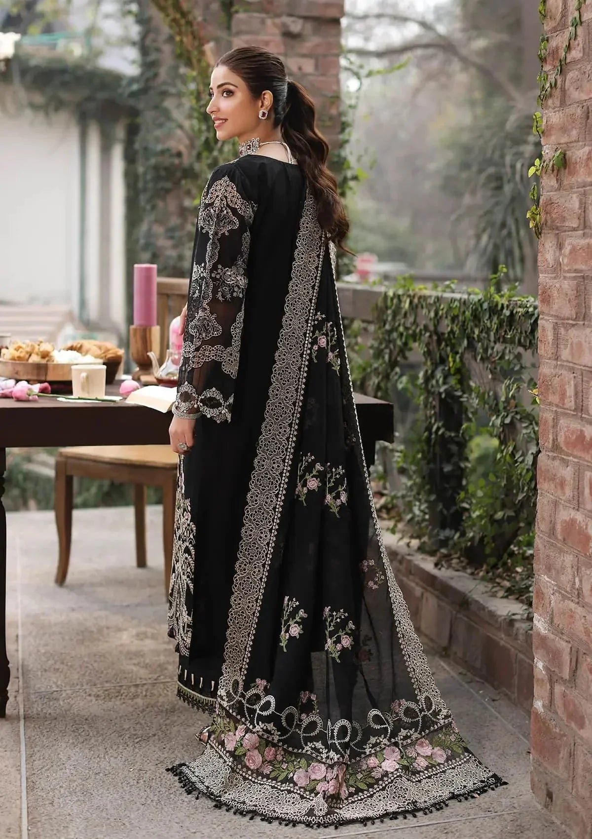 Embroidered Lawn Suit – 3 Piece MB-NRP-038