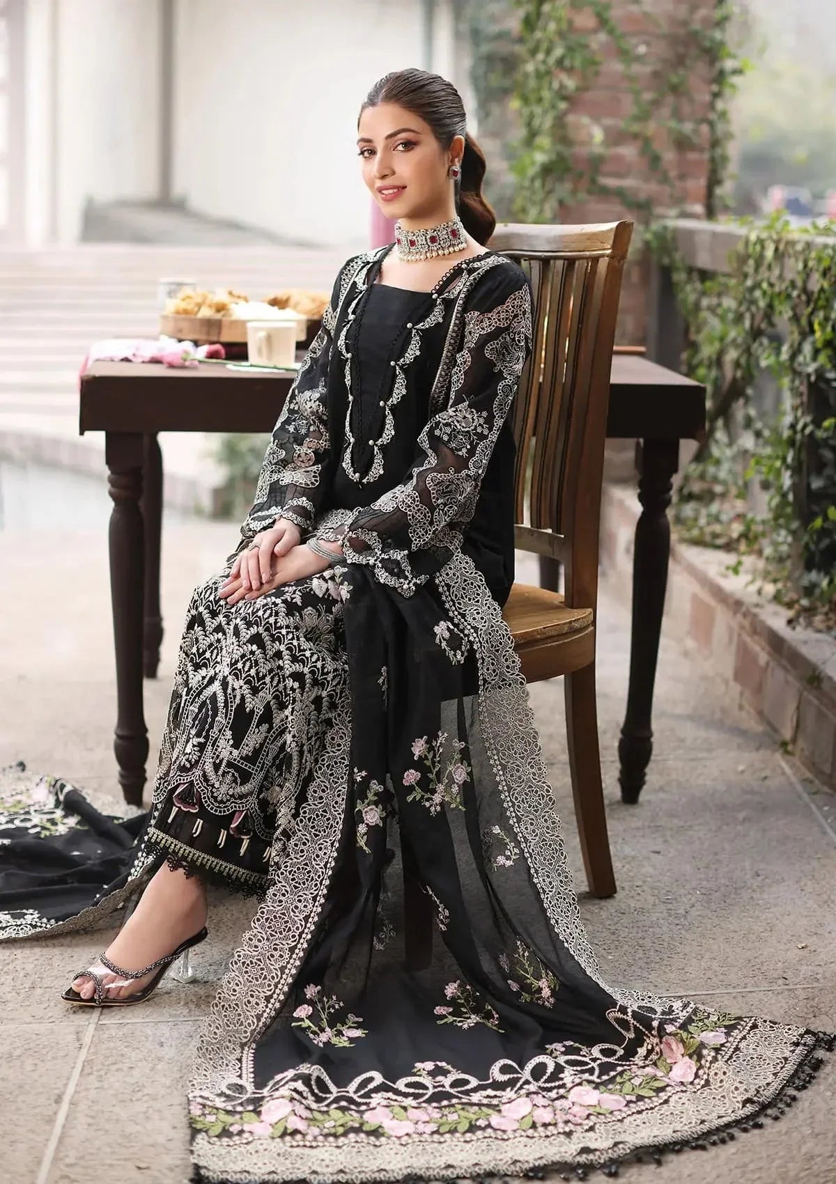 Embroidered Lawn Suit – 3 Piece MB-NRP-038