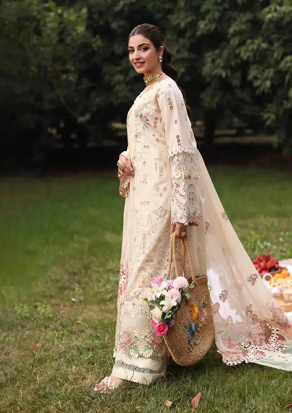 Embroidered Lawn Suit – 3 Piece MB-NRP-039