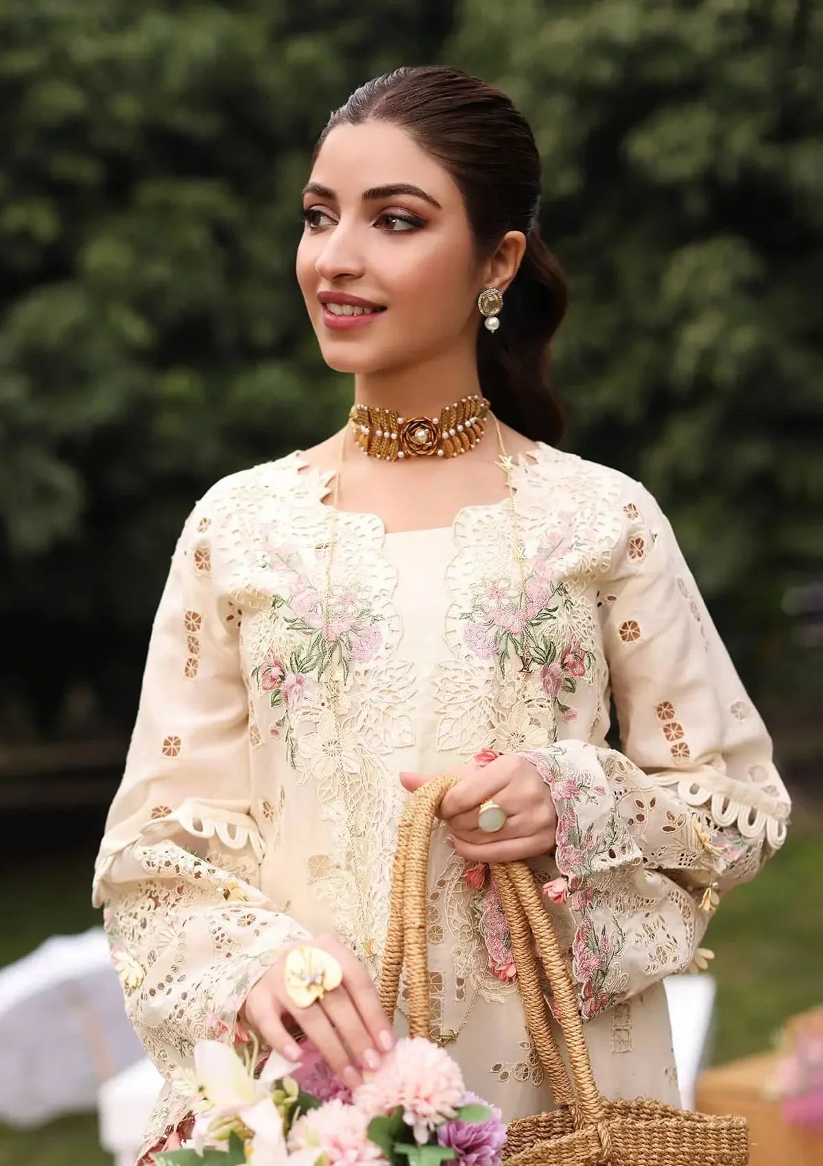 Embroidered Lawn Suit – 3 Piece MB-NRP-039