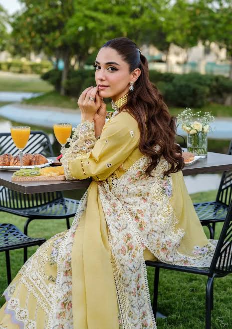 Luxury Embroidered Lawn Suit – 3 Piece MB-NRP-003