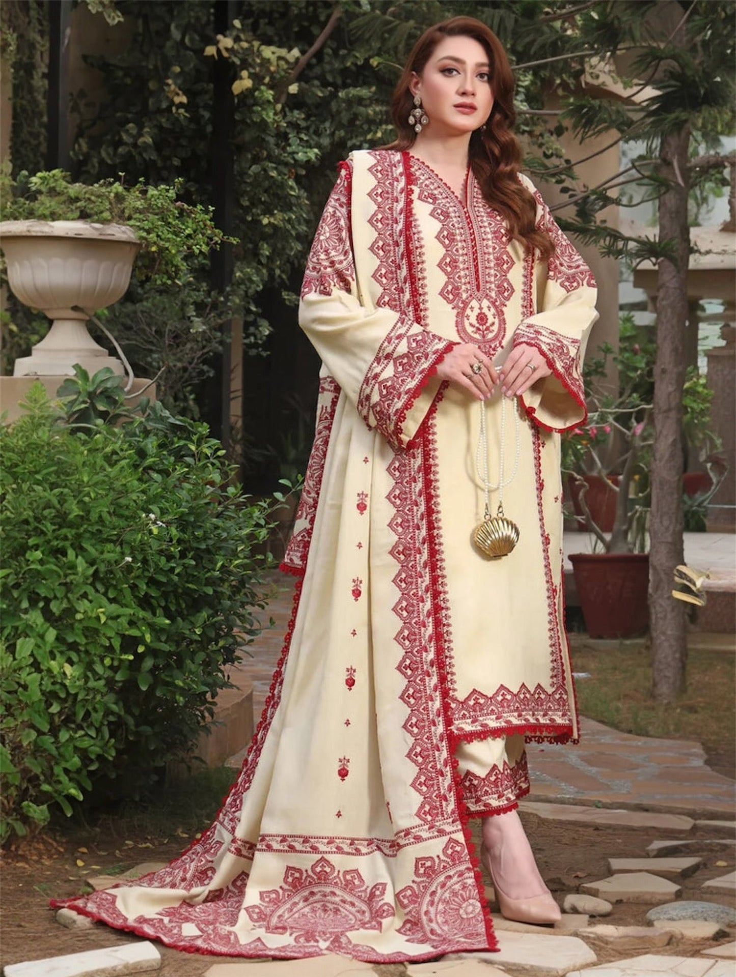 Embroidered Dhanak Suit – 3 Piece MB-NRP-083