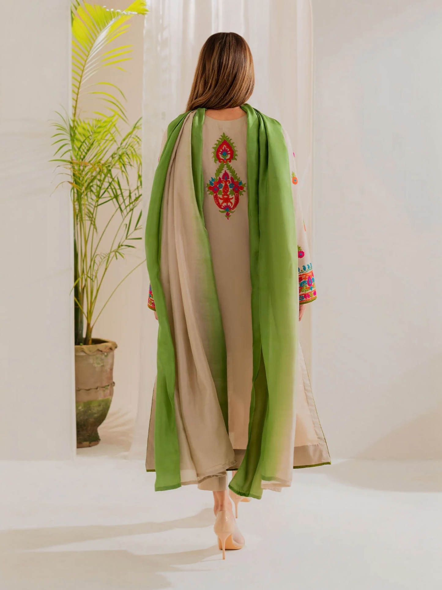 Vintage Embroidered Lawn Suit – 3 Piece (Slub Monark Ari Dupatta) MB-NRP-145