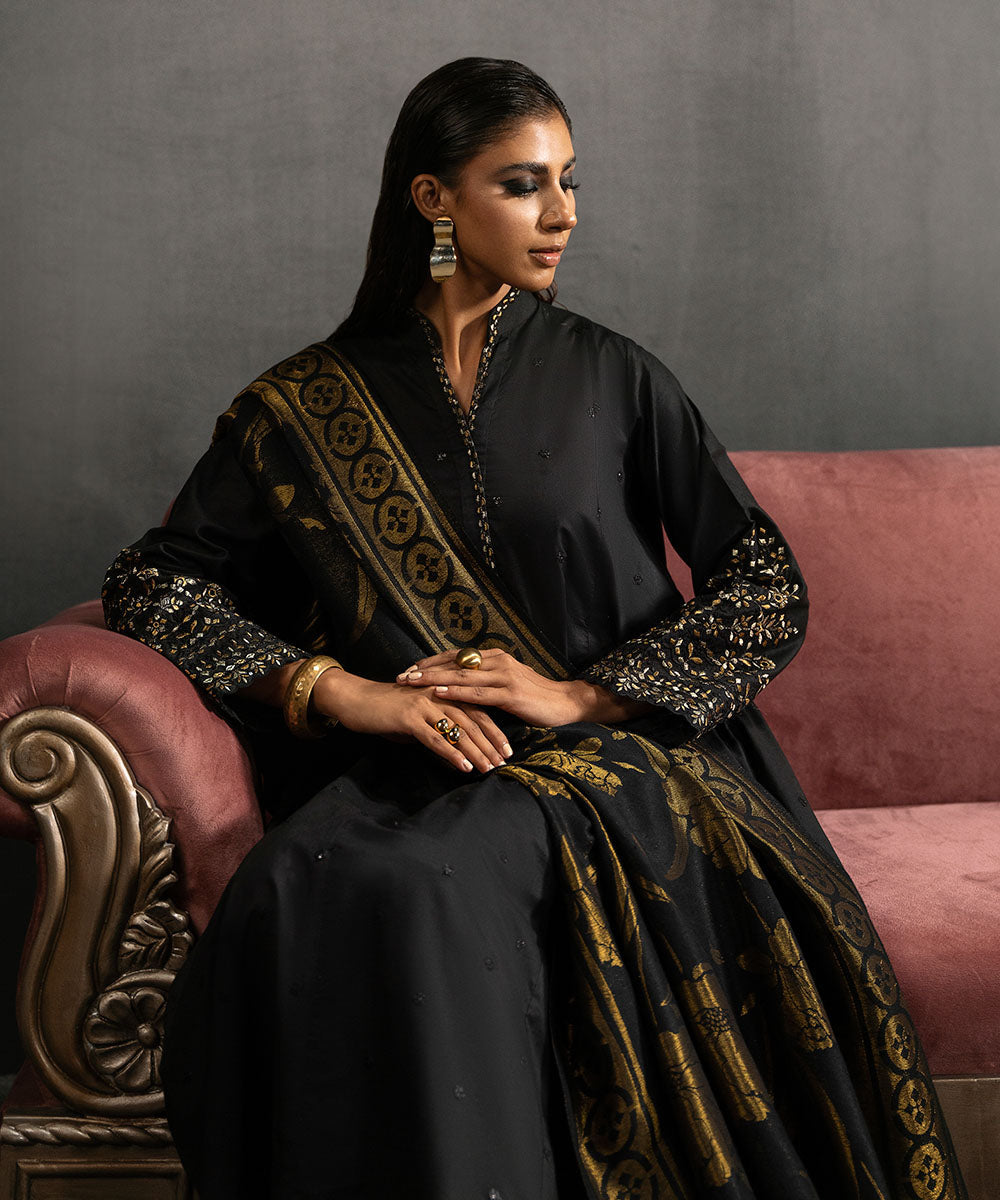 Embroidered Dhanak Suit – 3 Piece MB-NRP-076