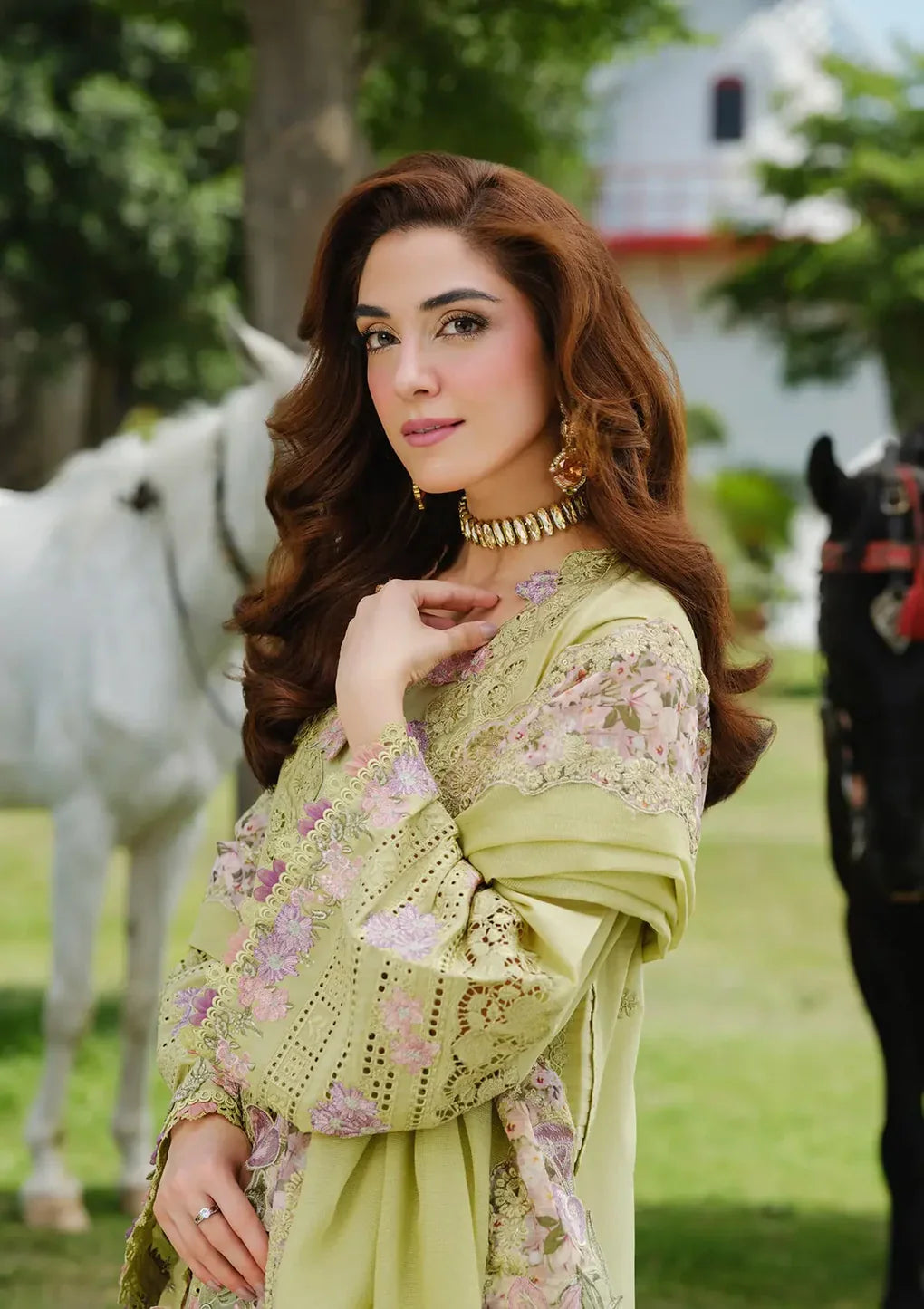 Elaf Premium Embroidered Lawn Suit – 3 Piece (Slub Net Dupatta) MB-NRP-147