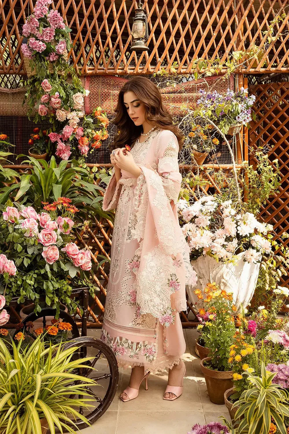 Elaf Premium Embroidered Lawn Suit – 3 Piece (Embroidered Slub Net Dupatta) MB-NRP-150