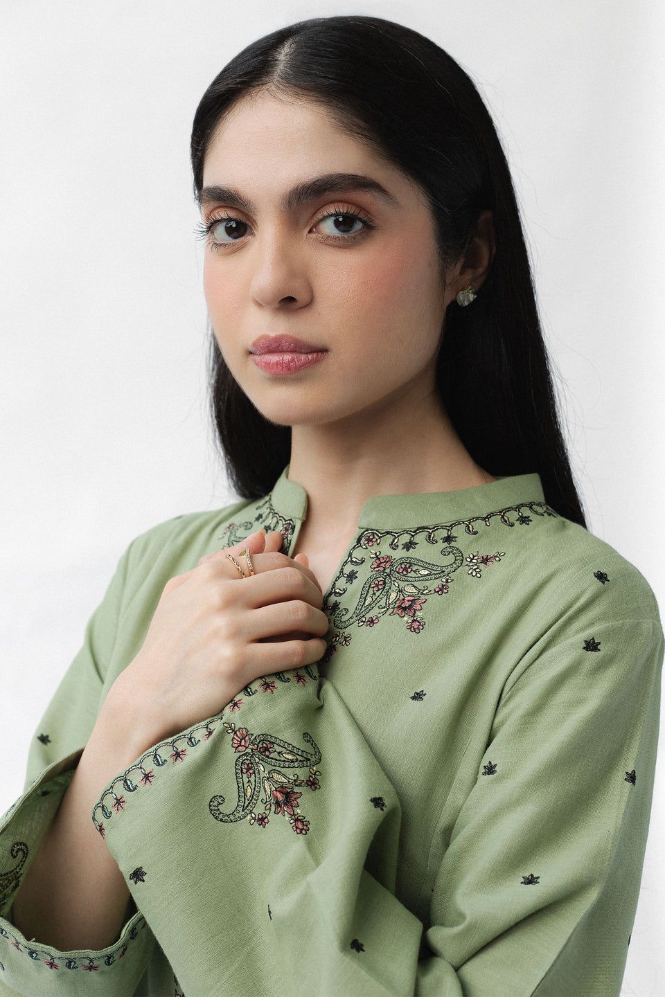 Embroidered Dhanak Suit – 3 Piece MB-NRP-054