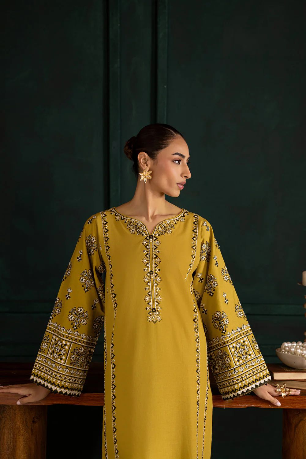 Embroidered Dhanak Suit – 3 Piece MB-NRP-055